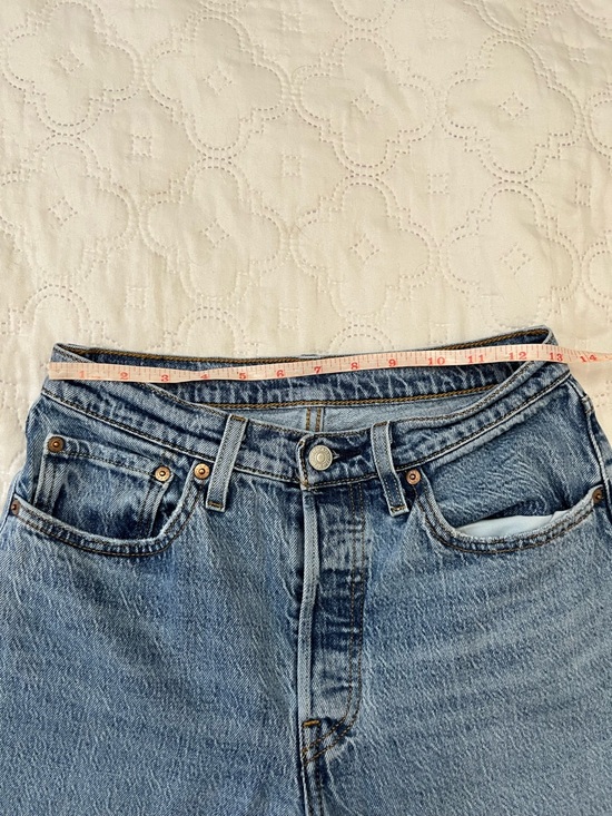 Levi’s 501 Original High Rise Straight Leg Jeans Medium Wash W26 L30 - Picture 5 of 17